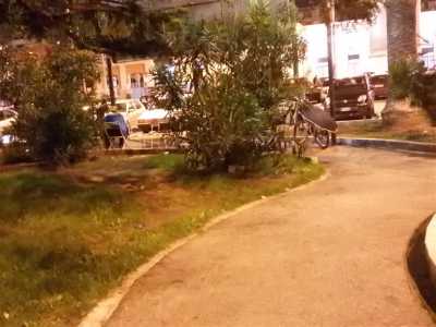 Le sedie dei parcheggiatori abusivi